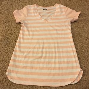 V neck boutique tunic/tee in pink & white